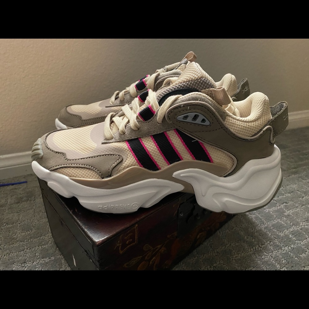 ADIDAS MAGMUR RUNNER